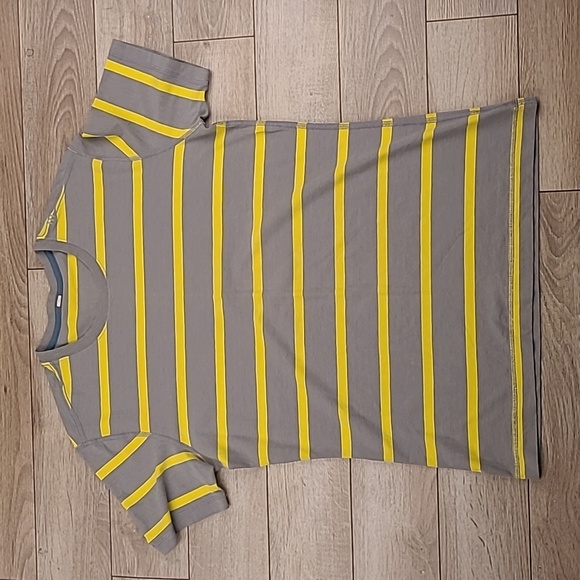 lululemon athletica Other - LULULEMON Grey Yellow Striped Athletic Sz Medium Mens Workout T‎ Shirt